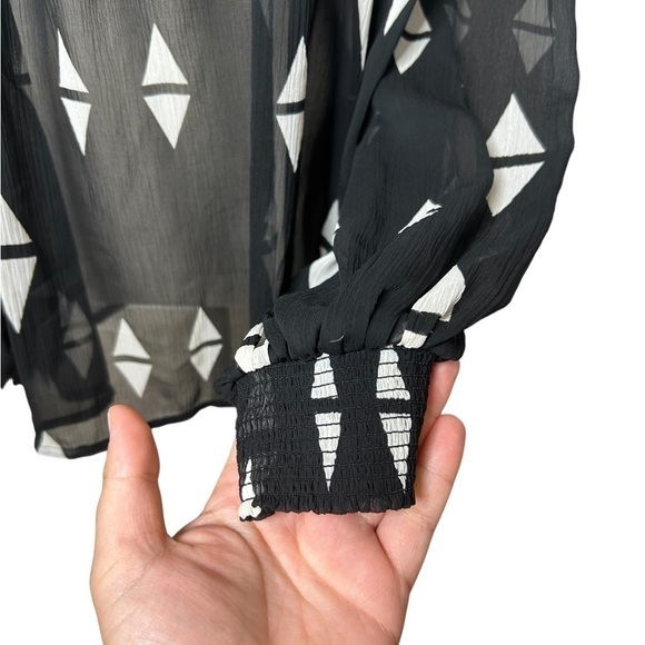 H&M Black White Printed Off The Shoulder Long Sleeve Beachy Sheer Blouse Size 6 - Picture 3 of 10